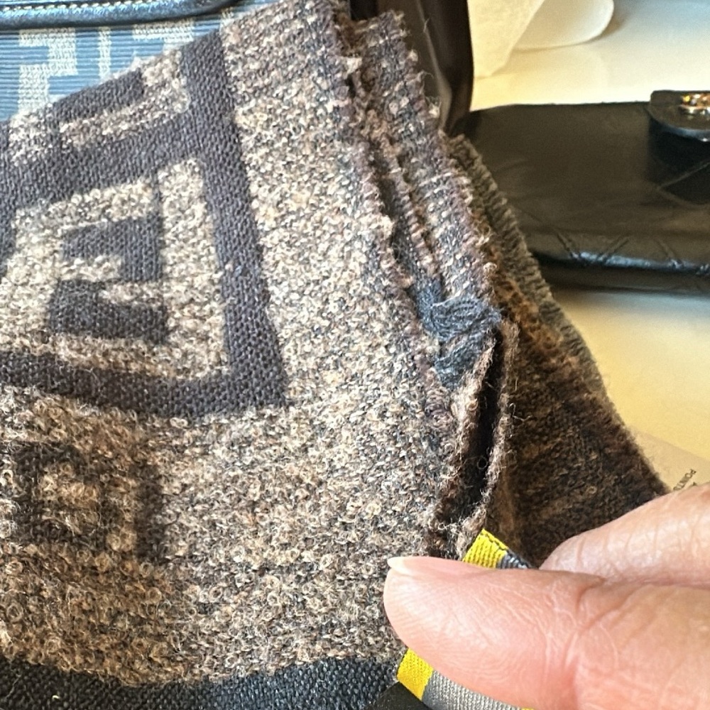 Fendi Unisex winter scarf